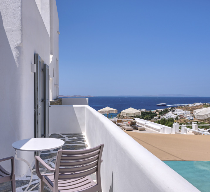 DELUXE FAMILY ROOM WITH BALCONY